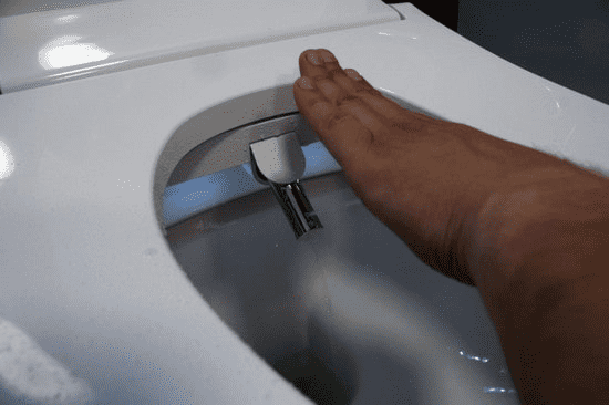 Активация режима «женский душ» в унитаза Xiaomi Smartmi Smart Toilet Cover